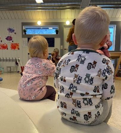 To små barn - Klikk for stort bilde