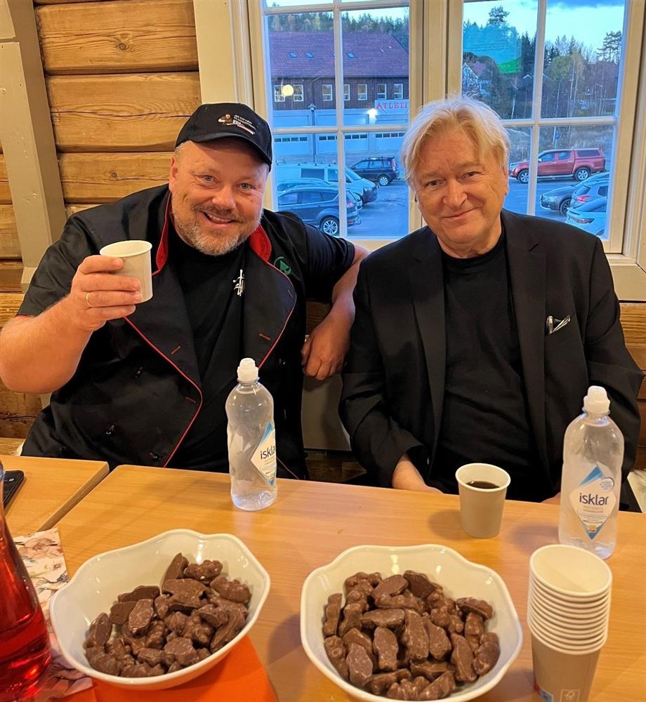 Tore Solstad fra Eurospar Brokelandsheia og Jørn Hoel - Klikk for stort bilde